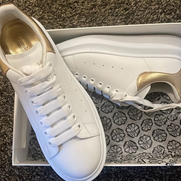 Worn 4 times